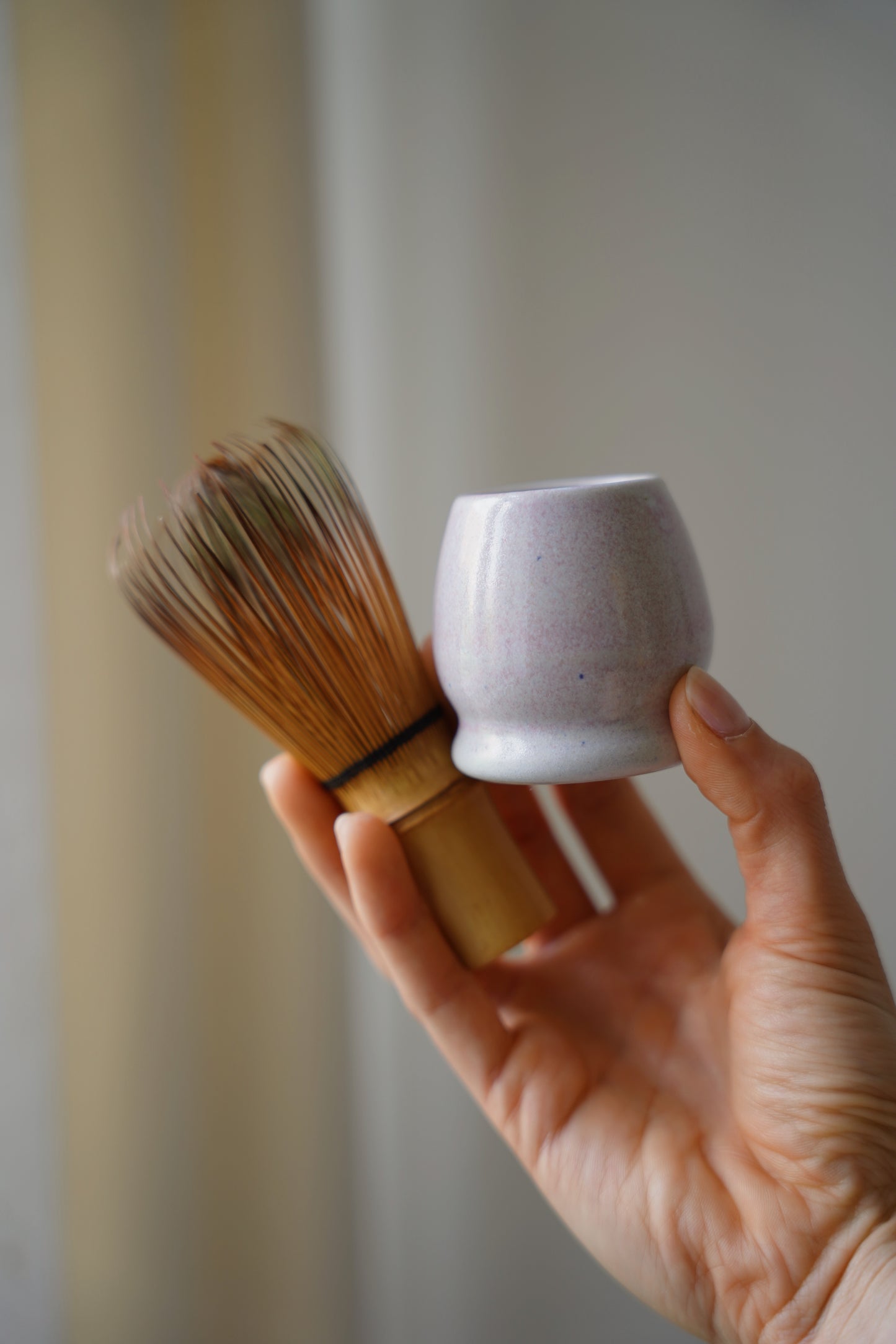 Matcha Besenhalter Keramik – lila-blau pastell