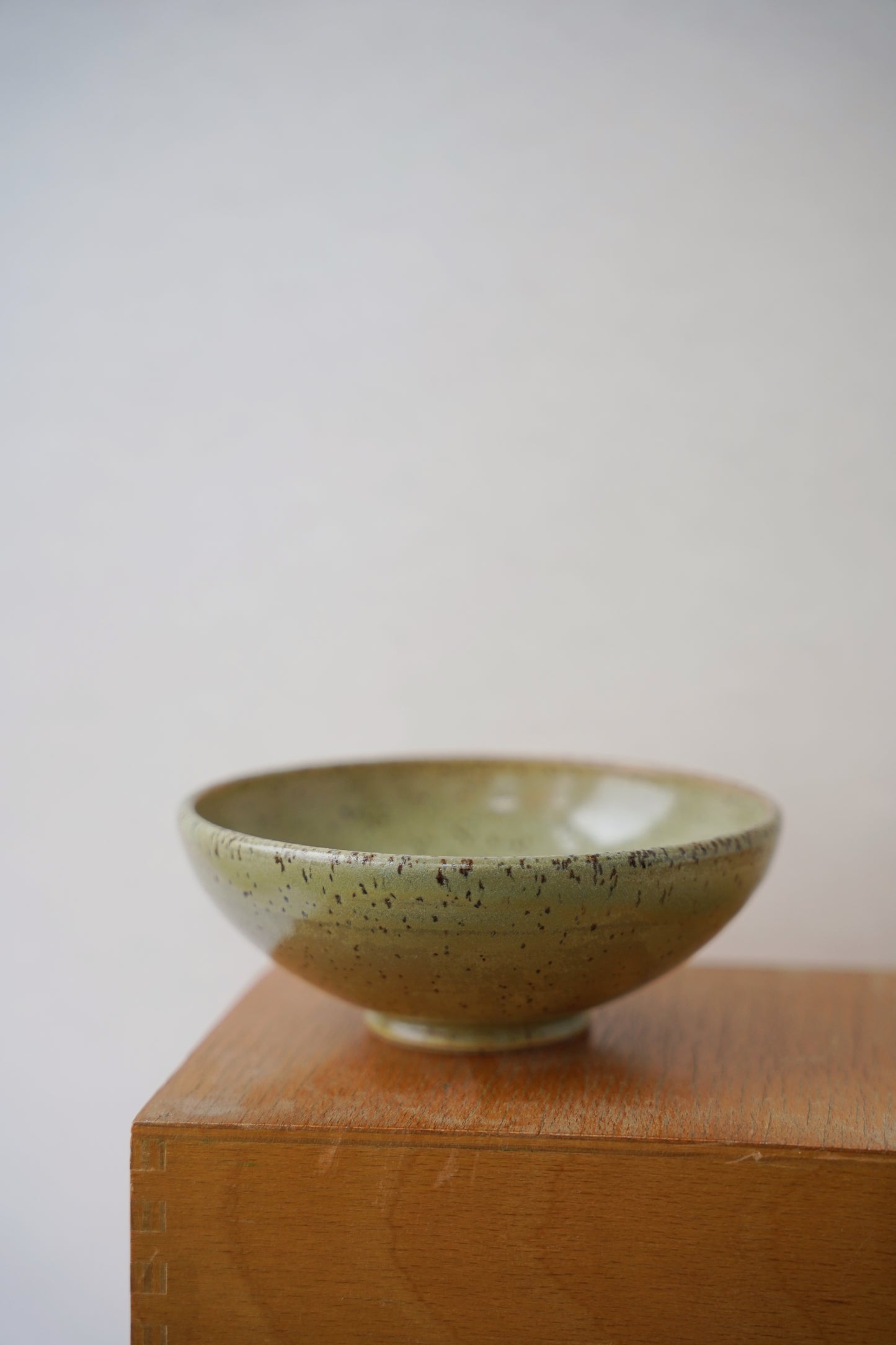 Kleine Schale - light sage gesprenkelt