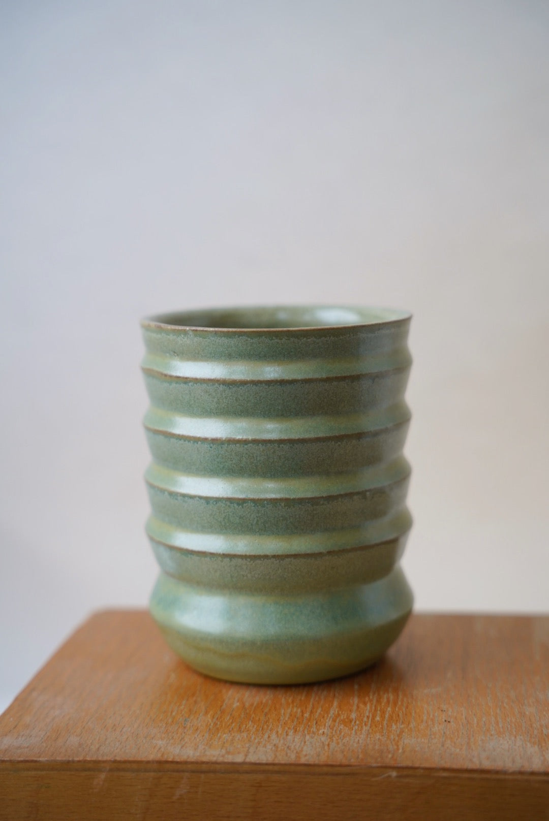 Keramik Vase – handgemacht, klein | Salbeigrün | KATKAT Keramik